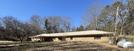 East TX Country Home on acreage with Multiple Shops – Bivins, TX - image 1