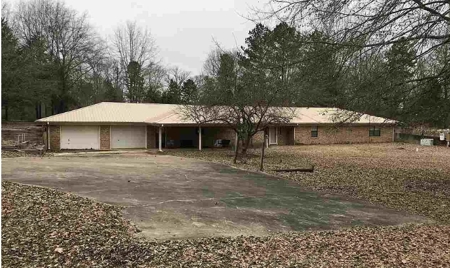 East TX Country Home on acreage with Multiple Shops – Bivins, TX - image 2