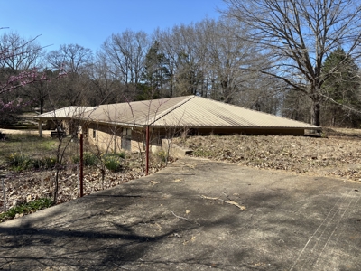 East TX Country Home on acreage with Multiple Shops – Bivins, TX - image 8