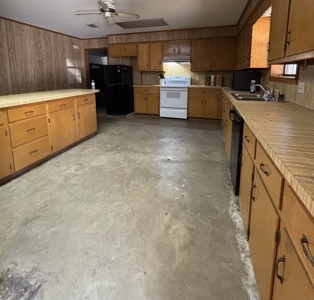 East TX Country Home on acreage with Multiple Shops – Bivins, TX - image 7