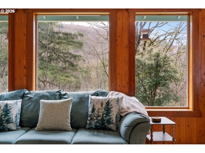 Private 6-Acre Retreat Near Sunset Falls - image 5