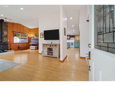 Private 6-Acre Retreat Near Sunset Falls - image 3