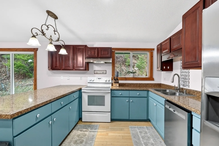 Private 6-Acre Retreat Near Sunset Falls - image 27