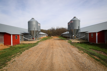 5 House Broiler Farm & Residence For Sale in North LA - image 11