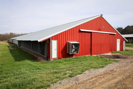 5 House Broiler Farm & Residence For Sale in North LA - image 3