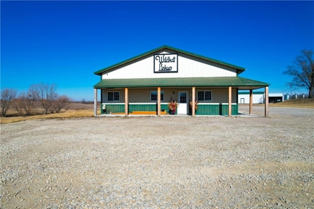 Turnkey Sports Bar & Event Center on 4.5 Acres in King City, MO - image 2