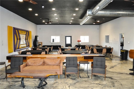 Turnkey Sports Bar & Event Center on 4.5 Acres in King City, MO - image 6