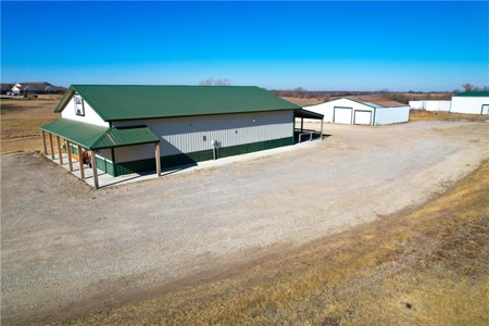 Turnkey Sports Bar & Event Center on 4.5 Acres in King City, MO - image 3