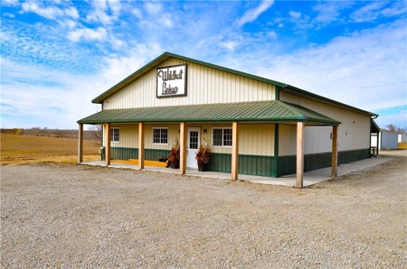 Turnkey Sports Bar & Event Center on 4.5 Acres in King City, MO - image 1