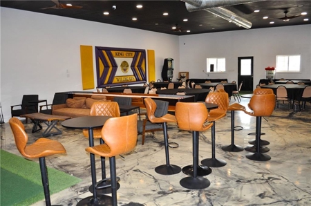 Turnkey Sports Bar & Event Center on 4.5 Acres in King City, MO - image 5