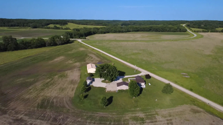 Country Home in Davis City, Iowa Sitting on Two Acres - image 9