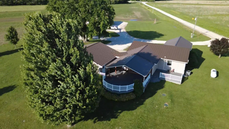Country Home in Davis City, Iowa Sitting on Two Acres - image 3
