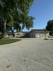 Country Home in Davis City, Iowa Sitting on Two Acres - image 36