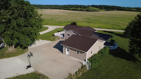 Country Home in Davis City, Iowa Sitting on Two Acres - image 7