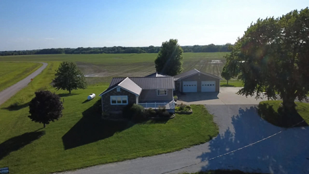 Country Home in Davis City, Iowa Sitting on Two Acres - image 1