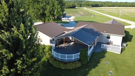 Country Home in Davis City, Iowa Sitting on Two Acres - image 2