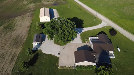 Country Home in Davis City, Iowa Sitting on Two Acres - image 6