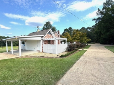 Osyka, MS 100± Acre Gated Estate with Lake & Home - image 37