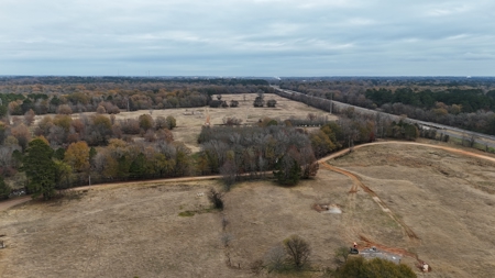 3,000 Acre East Texas Ranch 3700 sq ft Modern Residence - image 10