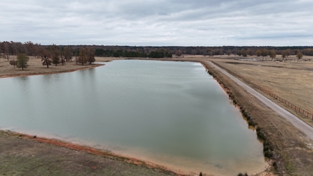 3,000 Acre East Texas Ranch 3700 sq ft Modern Residence - image 2