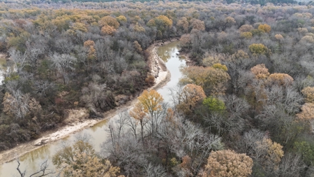 3,000 Acre East Texas Ranch 3700 sq ft Modern Residence - image 8