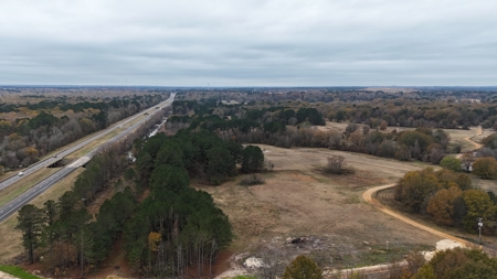 3,000 Acre East Texas Ranch 3700 sq ft Modern Residence - image 7