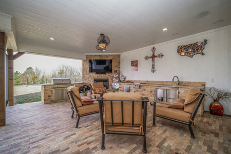 TexAz Ranch: 814-Acre Regenerative Legacy & Multi-Home Compound - image 12