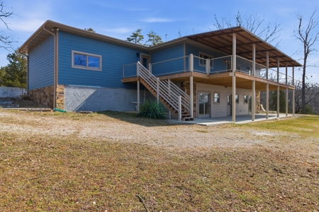 Luxury Lake Home on 5 Acres Bordering Bull Shoals Lake - image 33