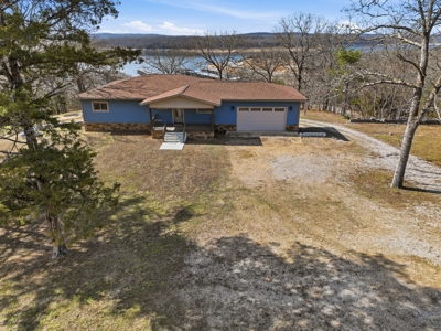 Luxury Lake Home on 5 Acres Bordering Bull Shoals Lake - image 2