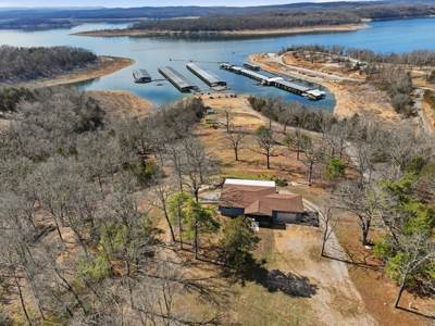 Luxury Lake Home on 5 Acres Bordering Bull Shoals Lake - image 36