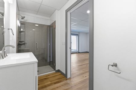 Luxury Lake Home on 5 Acres Bordering Bull Shoals Lake - image 27