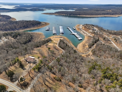 Luxury Lake Home on 5 Acres Bordering Bull Shoals Lake - image 37