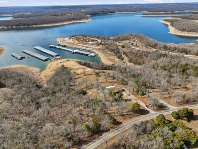 Luxury Lake Home on 5 Acres Bordering Bull Shoals Lake - image 32