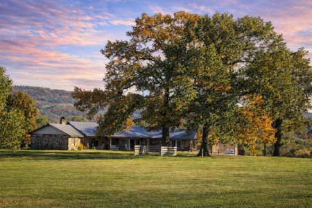Kiamichi Mountain Ranch Home with Covered Arena - image 21