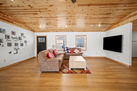 Country Home on 80 Acres with Pole Building For Sale Hunting Land - image 7