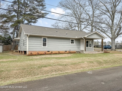 Fully Remodeled Home in Town for Sale McComb MS - image 3