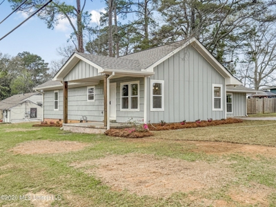 Fully Remodeled Home in Town for Sale McComb MS - image 1