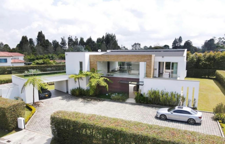 Country House for Sale in Llanogrande, Antioquia Colombia - image 1