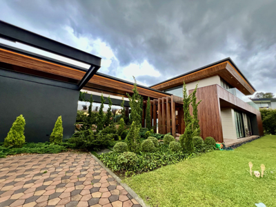 Country House for Sale in Llanogrande, Antioquia Colombia - image 1