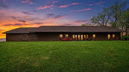 Stunning custom-built home on 123 Breathtaking Acres - image 38