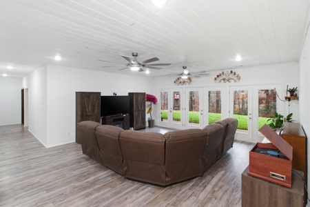 Stunning custom-built home on 123 Breathtaking Acres - image 5