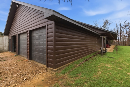 Stunning custom-built home on 123 Breathtaking Acres - image 3