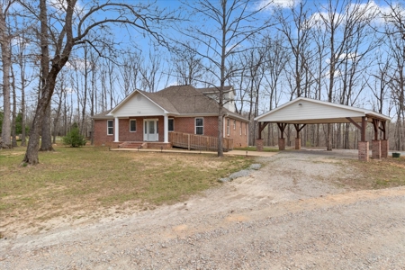 Country Home for Sale in Lewis County, Tennessee - image 4