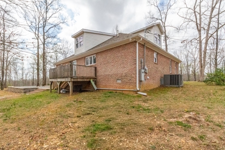 Country Home for Sale in Lewis County, Tennessee - image 9