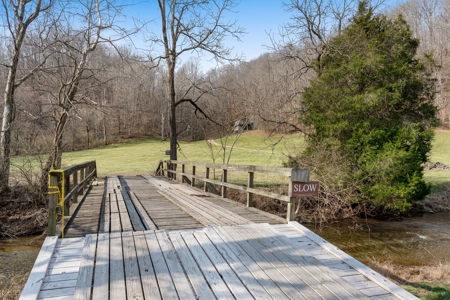 27.47 Acres in Leiper’s Fork Area, Barndominium Retreat - image 4