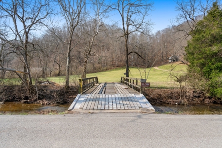 27.47 Acres in Leiper’s Fork Area, Barndominium Retreat - image 3