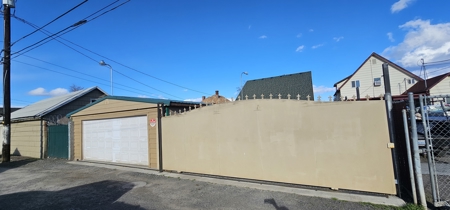 Charming Yakima Town House and Beautiful Backyard With Sprinklers - image 2