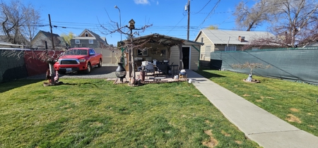 Charming Yakima Town House and Beautiful Backyard With Sprinklers - image 5