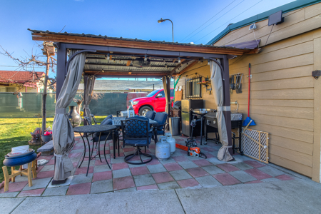 Charming Yakima Town House and Beautiful Backyard With Sprinklers - image 29