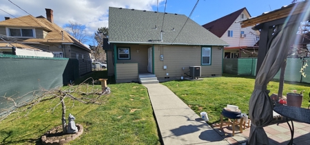 Charming Yakima Town House and Beautiful Backyard With Sprinklers - image 4